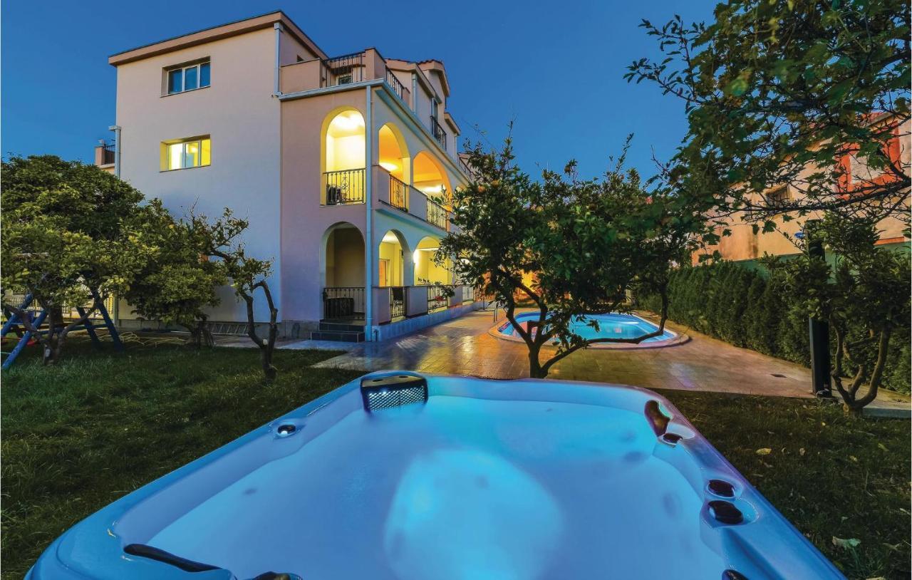 Lovely Apartment In Kastel Stafilic With Jacuzzi Kastela Ngoại thất bức ảnh