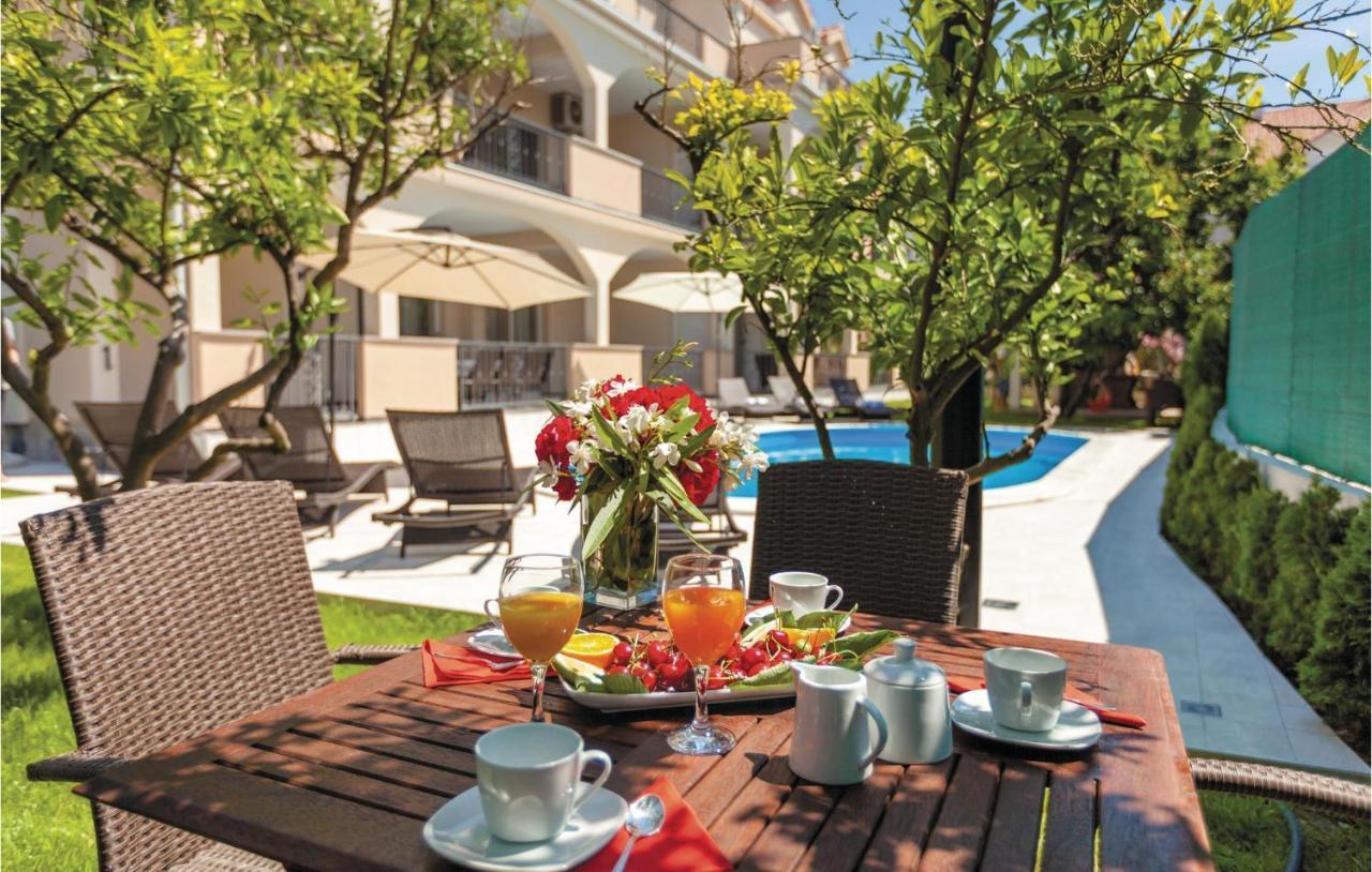 Lovely Apartment In Kastel Stafilic With Jacuzzi Kastela Ngoại thất bức ảnh