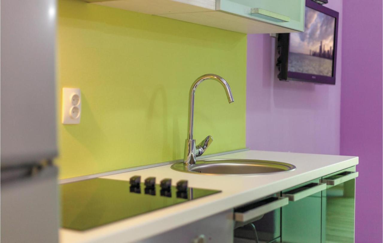 Lovely Apartment In Kastel Stafilic With Jacuzzi Kastela Ngoại thất bức ảnh