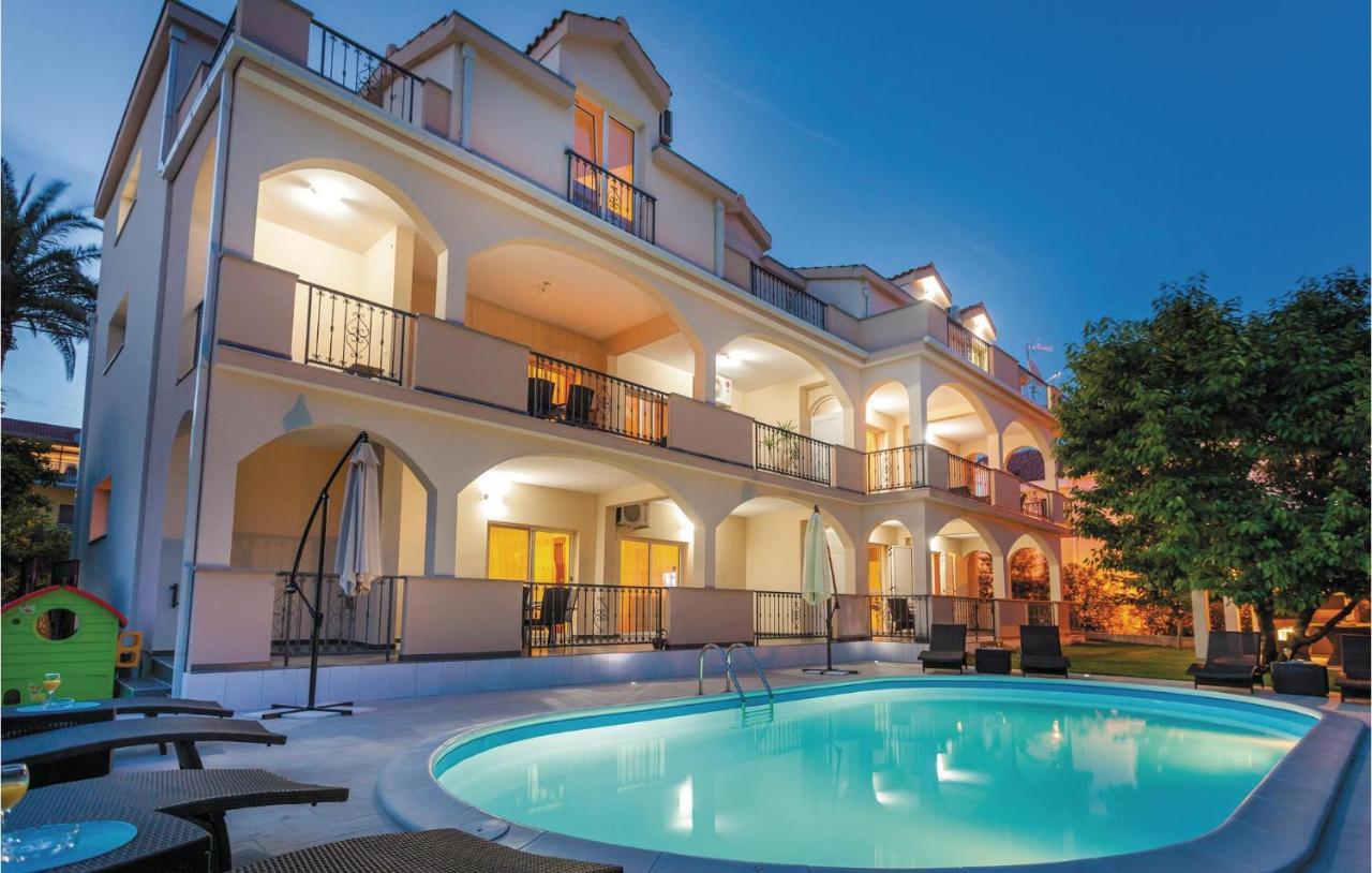 Lovely Apartment In Kastel Stafilic With Jacuzzi Kastela Ngoại thất bức ảnh