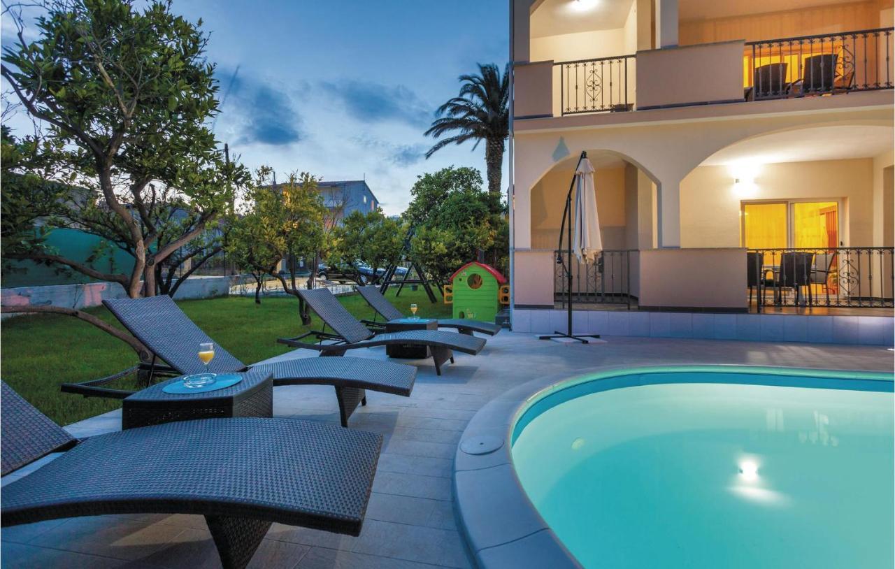 Lovely Apartment In Kastel Stafilic With Jacuzzi Kastela Ngoại thất bức ảnh
