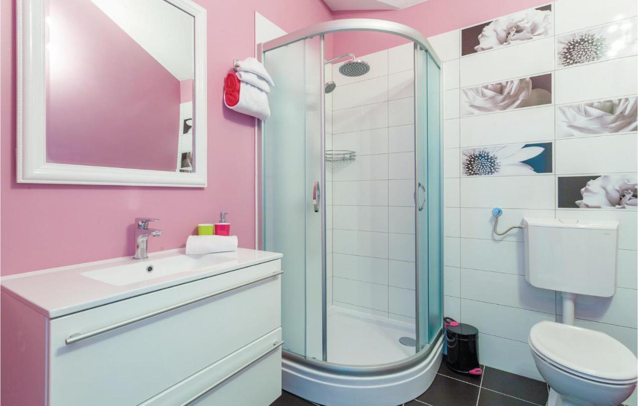 Lovely Apartment In Kastel Stafilic With Jacuzzi Kastela Ngoại thất bức ảnh