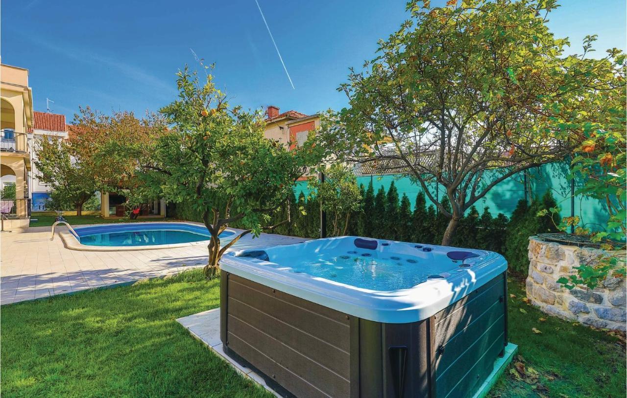 Lovely Apartment In Kastel Stafilic With Jacuzzi Kastela Ngoại thất bức ảnh