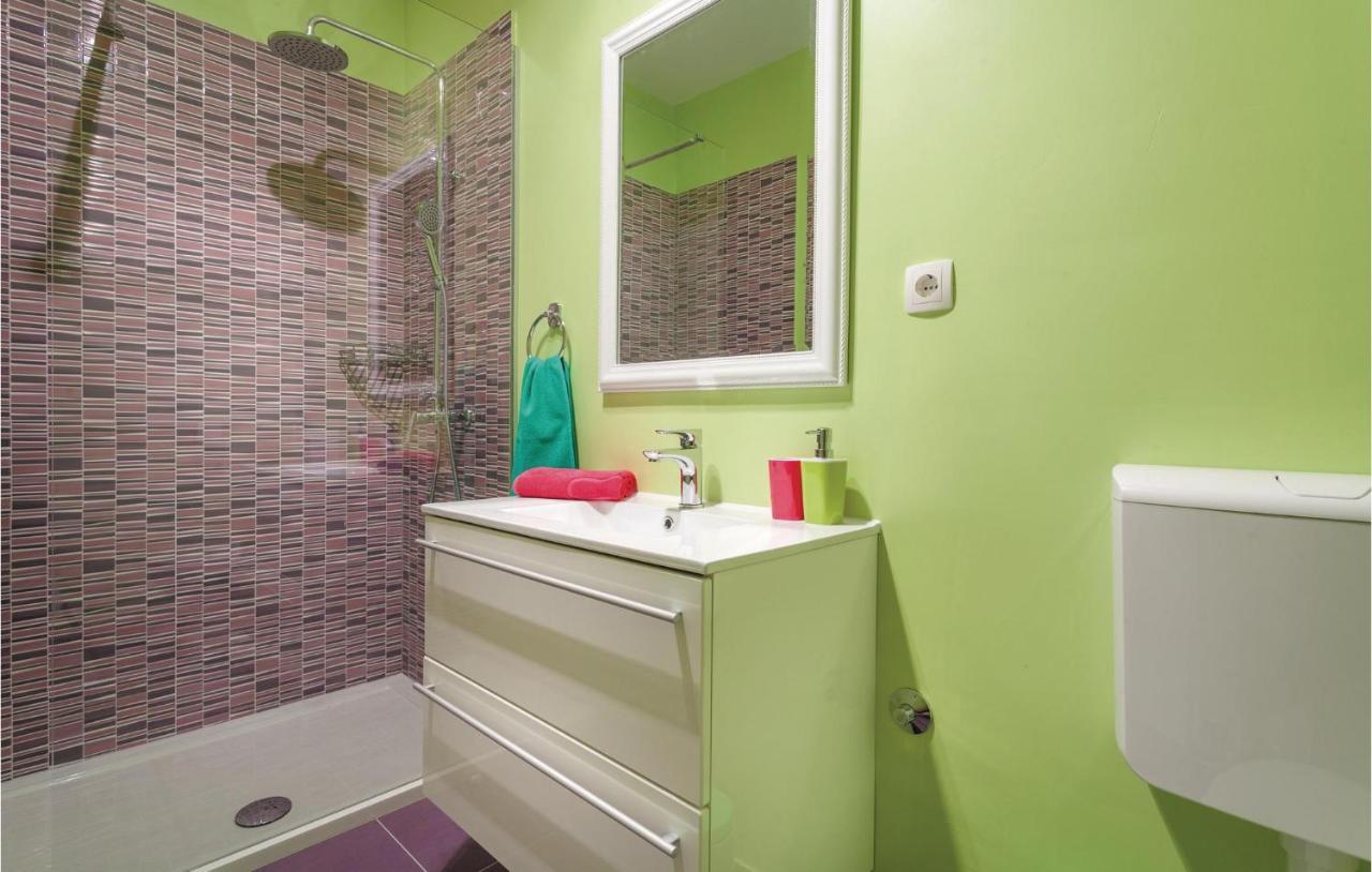 Lovely Apartment In Kastel Stafilic With Jacuzzi Kastela Ngoại thất bức ảnh