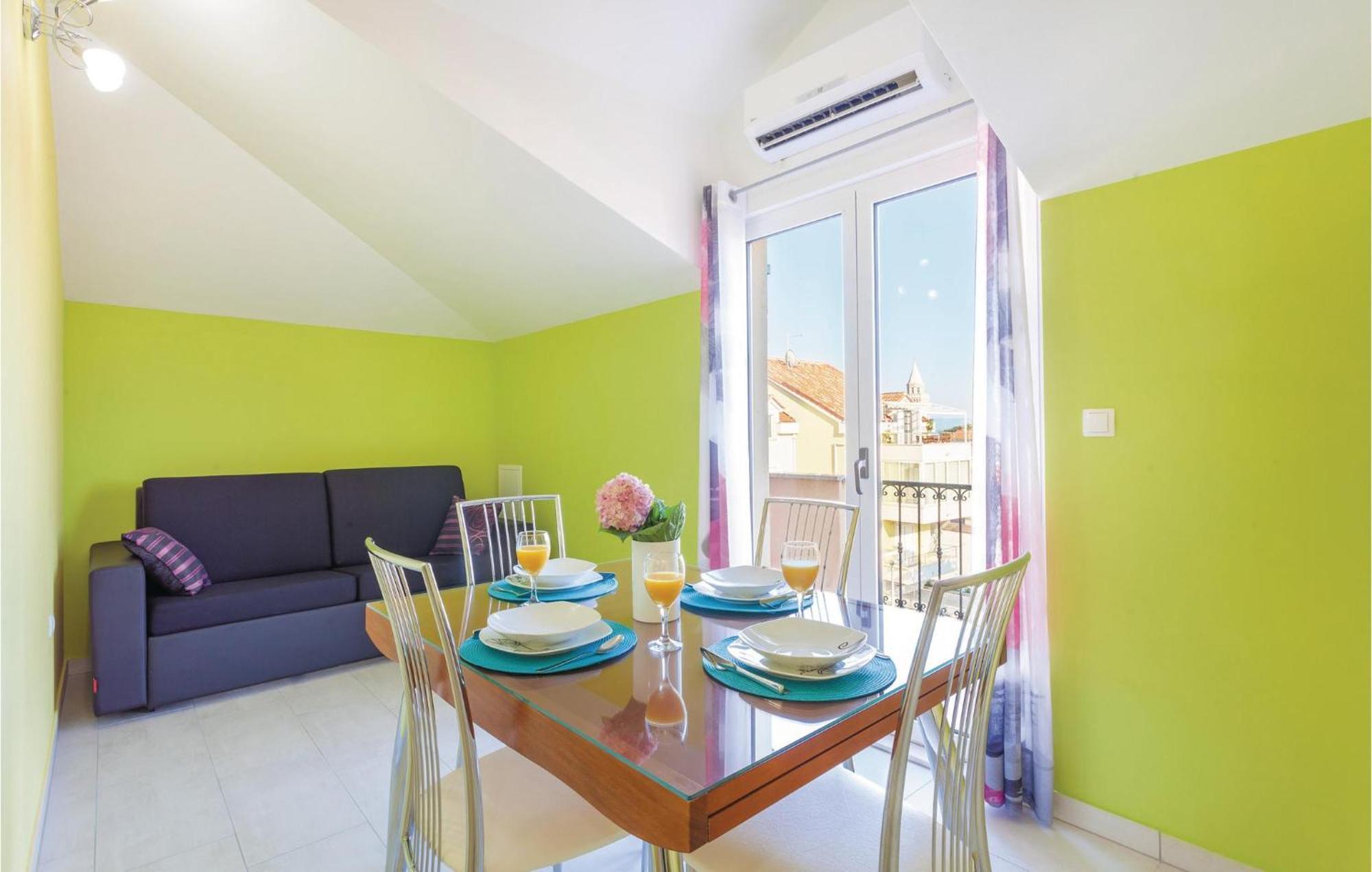 Lovely Apartment In Kastel Stafilic With Jacuzzi Kastela Ngoại thất bức ảnh
